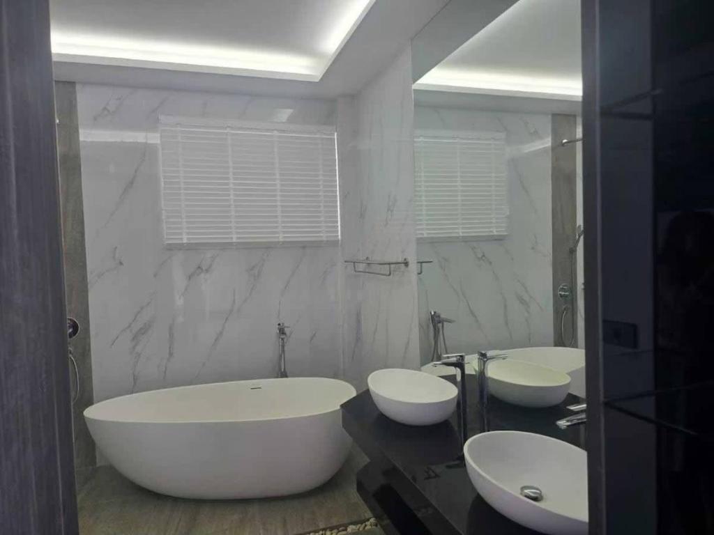 Villa Luna - Exclusive 4BR Residence in Phuket