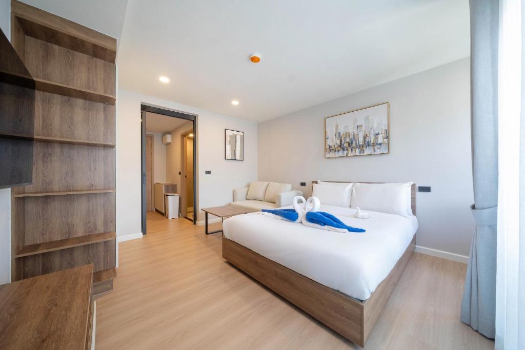 New studio near Boat Avenue by Lofty New studio near Boat Avenue by Lofty