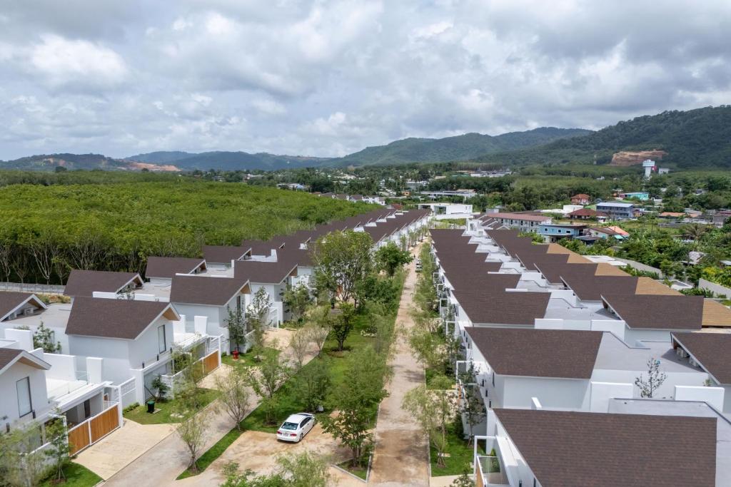 Brand-New 3BR Designer Pool Villa in Exclusive Residence LuxPride 4 L20
