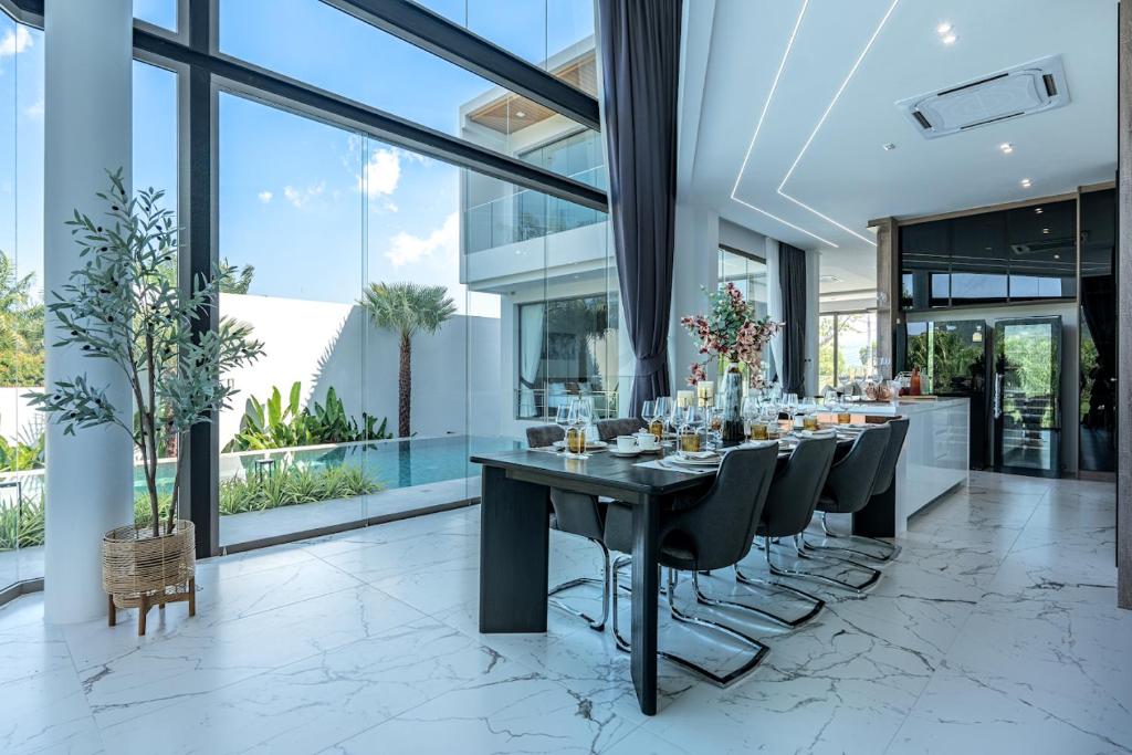 Luxury Golfside Villa near Patong - Villa Priva Luxury Golfside Villa near Patong - Villa Priva