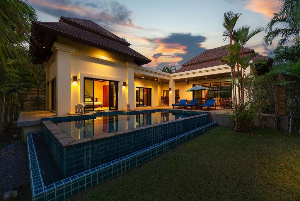 Villa Hoata| Luxury 2BR villa in the Baan Bua Estate | Nai Harn beach