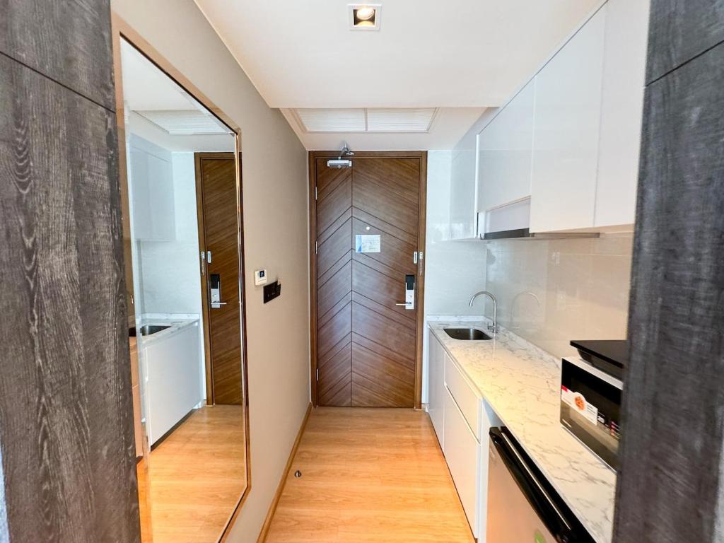 Stylish studio Mercury S1506 by IBG Property Stylish studio Mercury S1506 by IBG Property