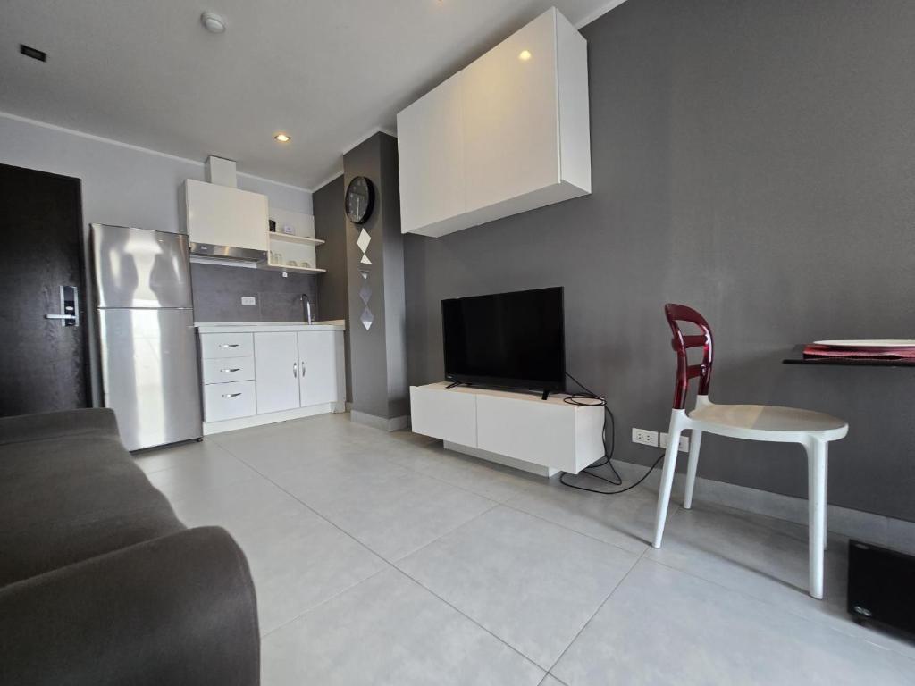 1 BR Condo in good location NV402 1 BR Condo in good location NV402