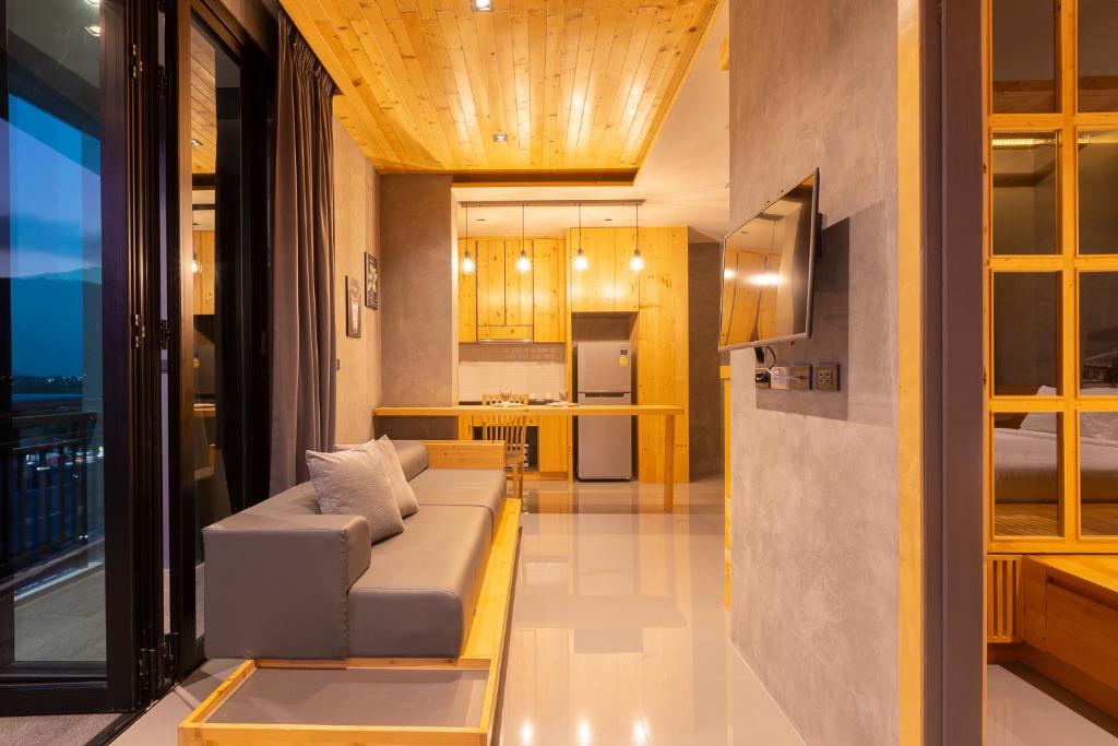 Sara's Nest - Top Floor Seaview apartments