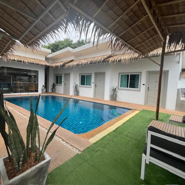 Jungle pad accomodation