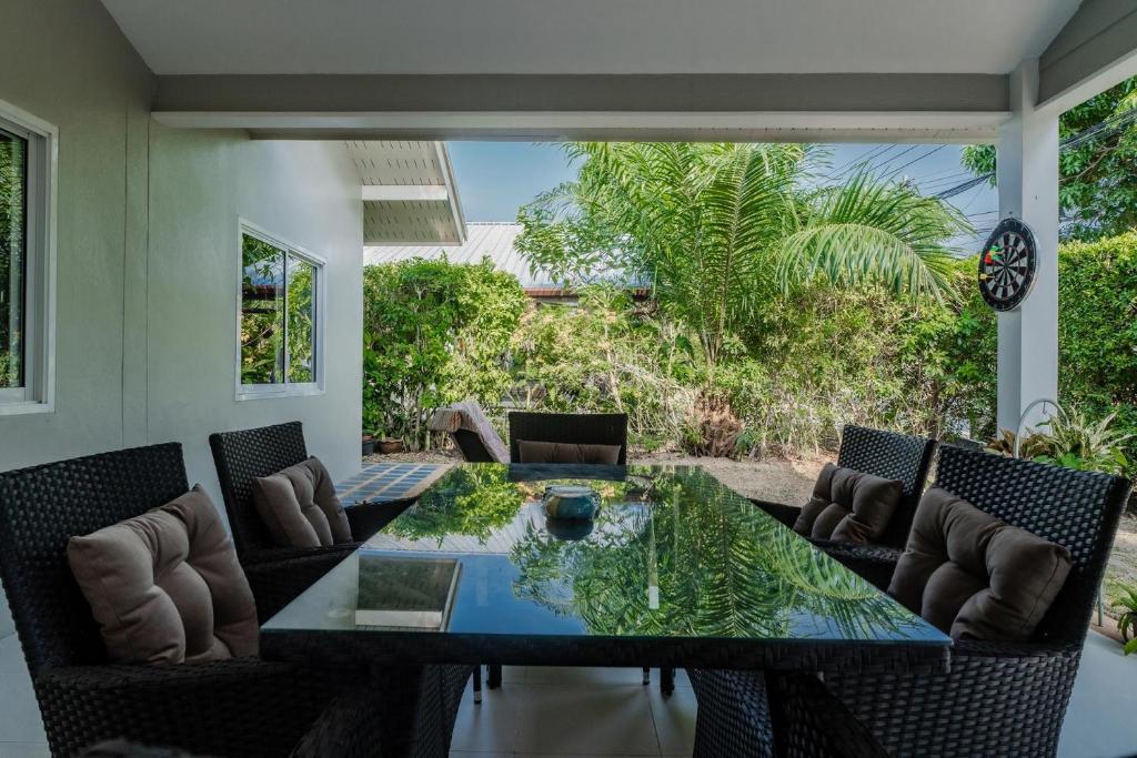 Flora 2 Bedroom House,Near Naiharn - Rawai Beach