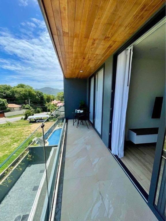 Sea Breeze 2 Bedrooms Rawai Naiharn Beach