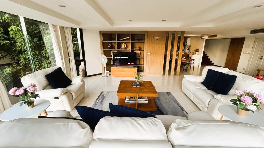 3BR Condo in Rawai, Phuket with Exclusive Beach 3BR Condo in Rawai, Phuket with Exclusive Beach